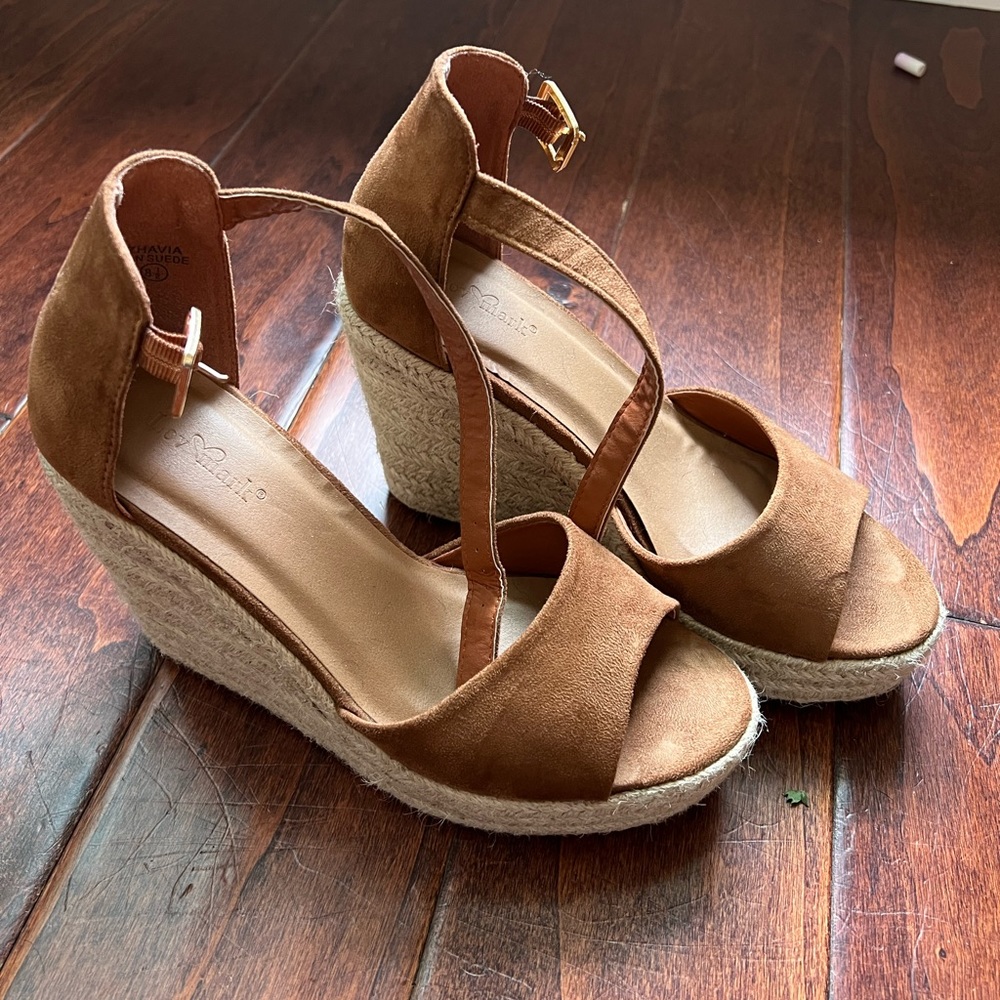Lov mark tan wedges